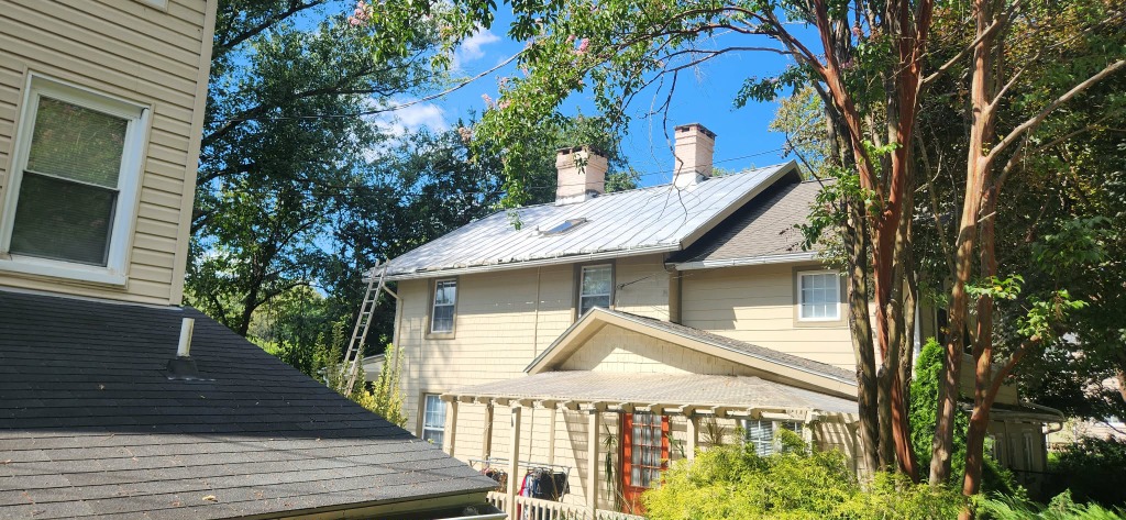 Metal Roof vs. Shingles: Which Is Better for Maryland Homes?